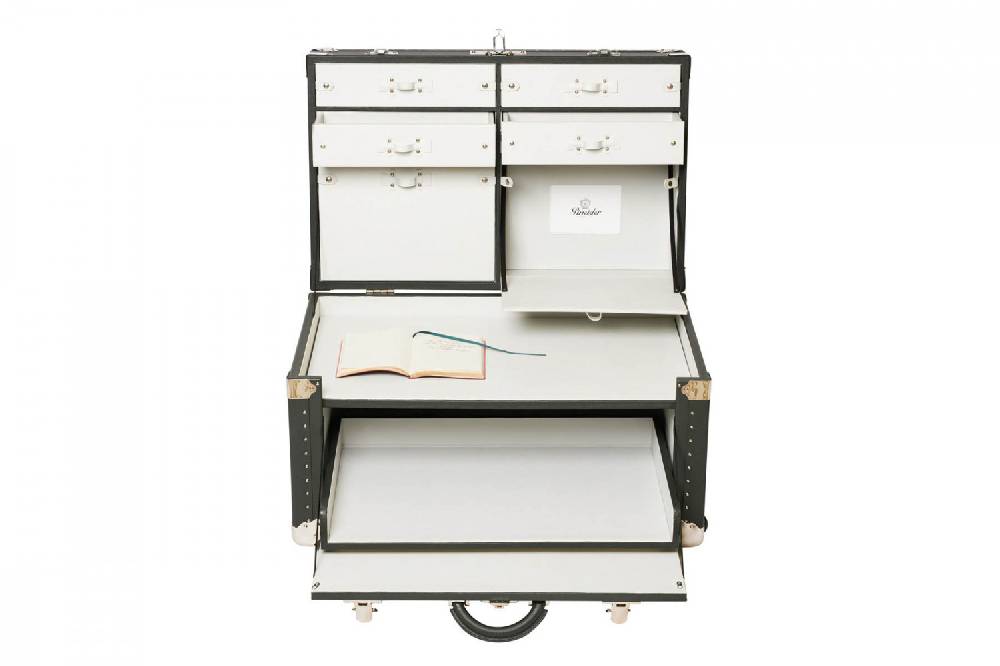 Pineider Baule fasciato, realizzato in pelle di vitello. Dimensione grande 120x51x51cm Sottocosto