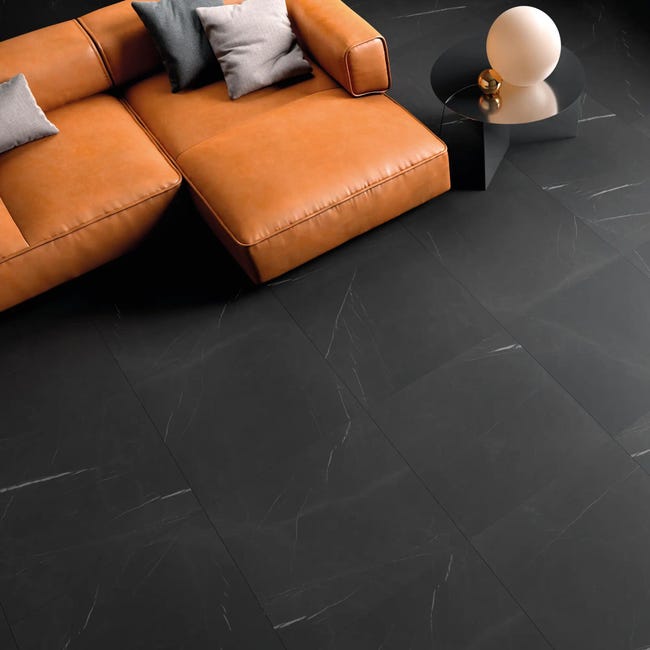 Leroymerlin Piastrella da pavimento interno rettificato Murano in gres porcellanato opaco nero 60 x 60cm Sp. 9 mm traffico intenso (pei 4/5) R9 Fino al 60% di sconto