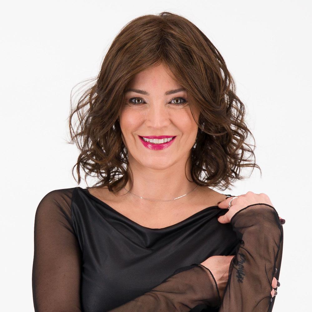 QVC HairDo Parrucca media Lavishly Waved Curl con ciuffo laterale Online
