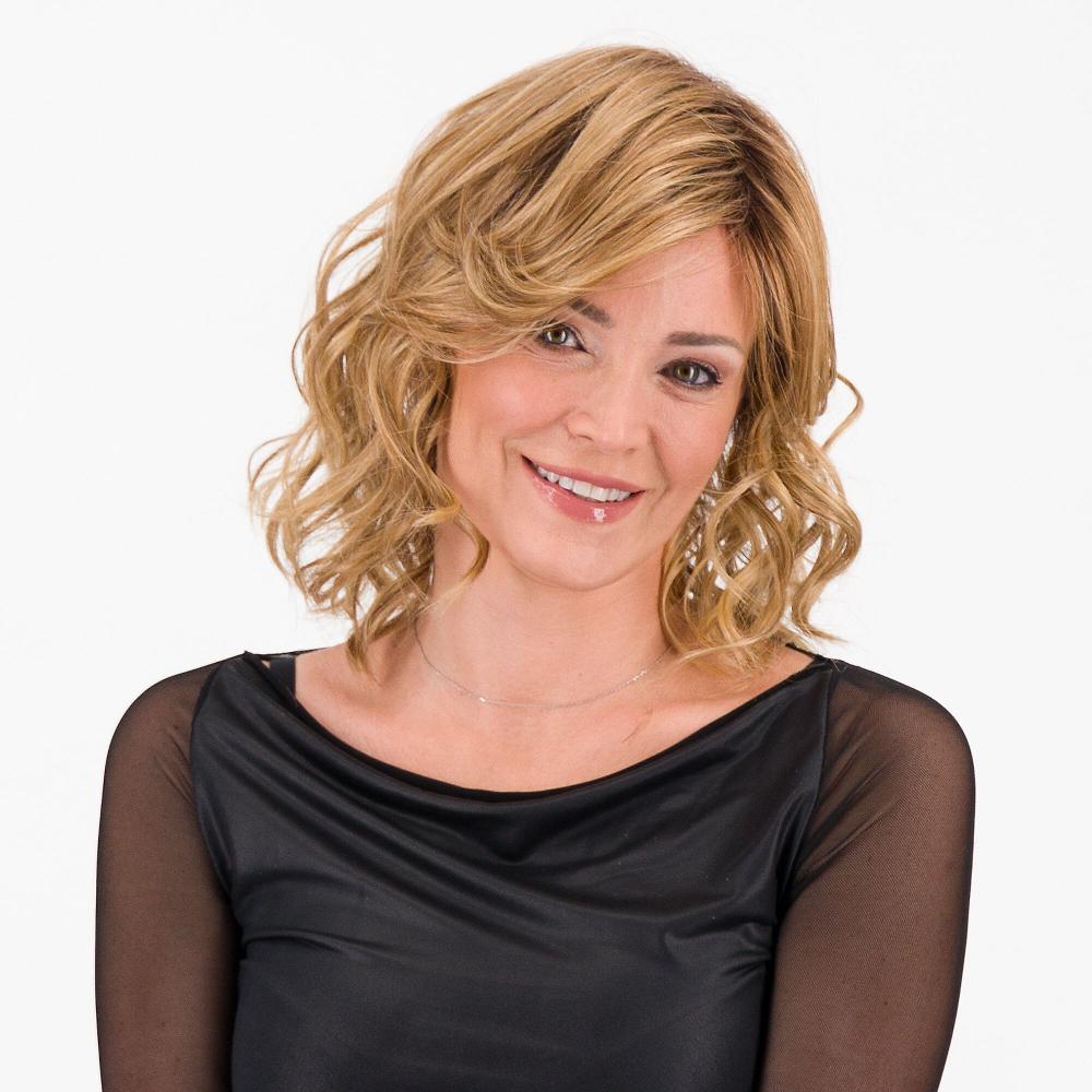 QVC HairDo Parrucca media Lavishly Waved Curl con ciuffo laterale Online