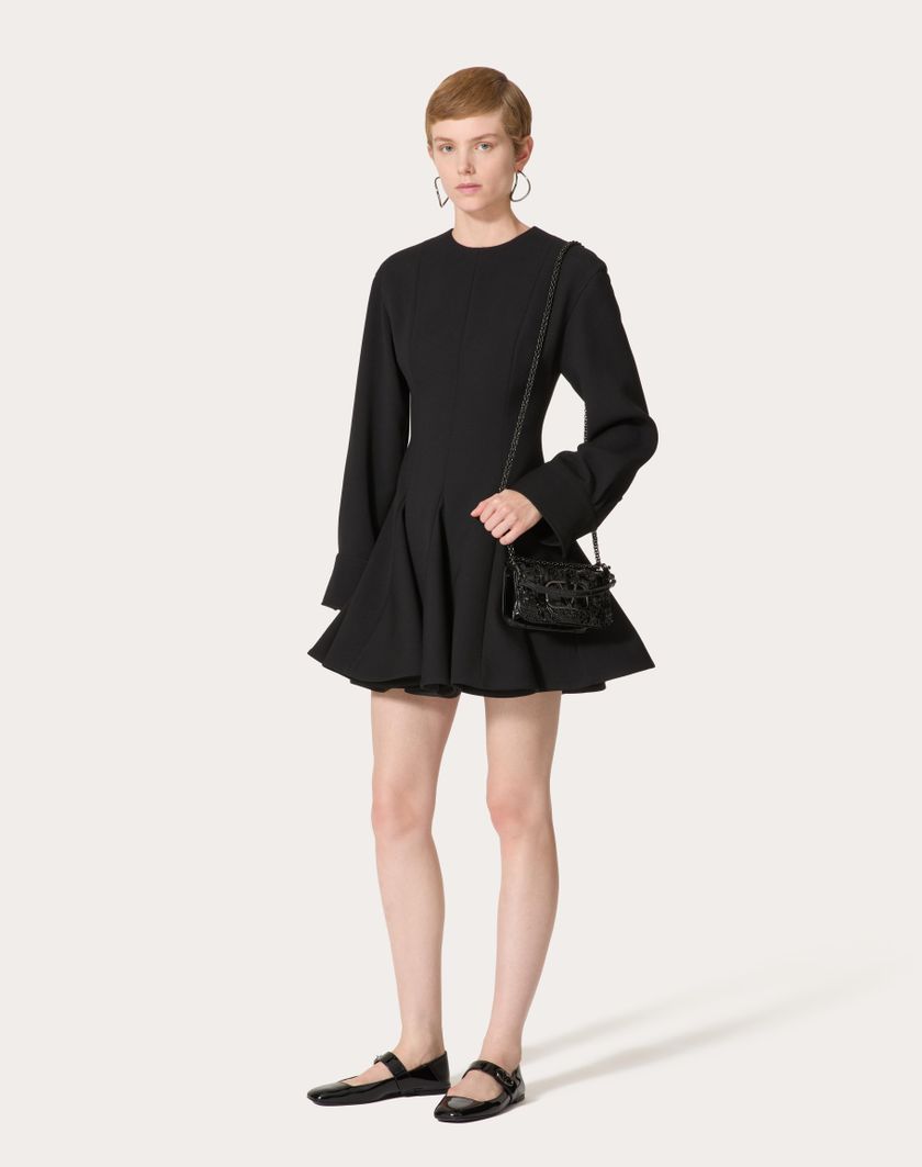 Valentino Handbags Borsa Piccola A Spalla Valentino Garavani Locò Ricamata In Anguilla per Donna in Nero | Valentino IT Novità