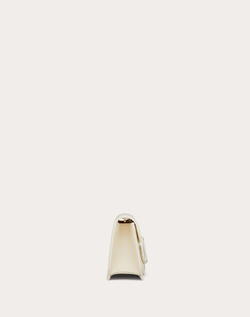 Valentino Handbags Borsa A Spalla Valentino Garavani Locò In Vitello per Donna in Avorio | Valentino IT Online