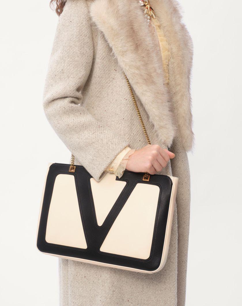 Valentino Handbags Borsa Shopping Media Valentino Garavani Viva Superstar In Nappa per Donna in Avorio/nero | Valentino IT Negozio