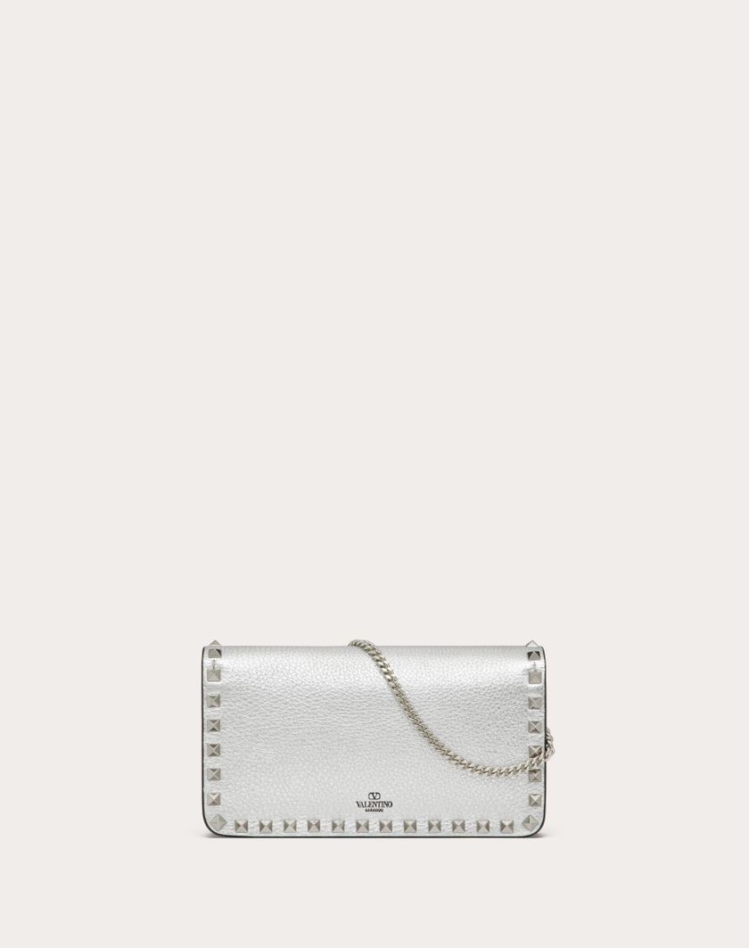 Valentino Handbags Portafoglio Con Catena Rockstud In Vitello Granato Metallizzato per Donna in Argento | Valentino IT Vendita