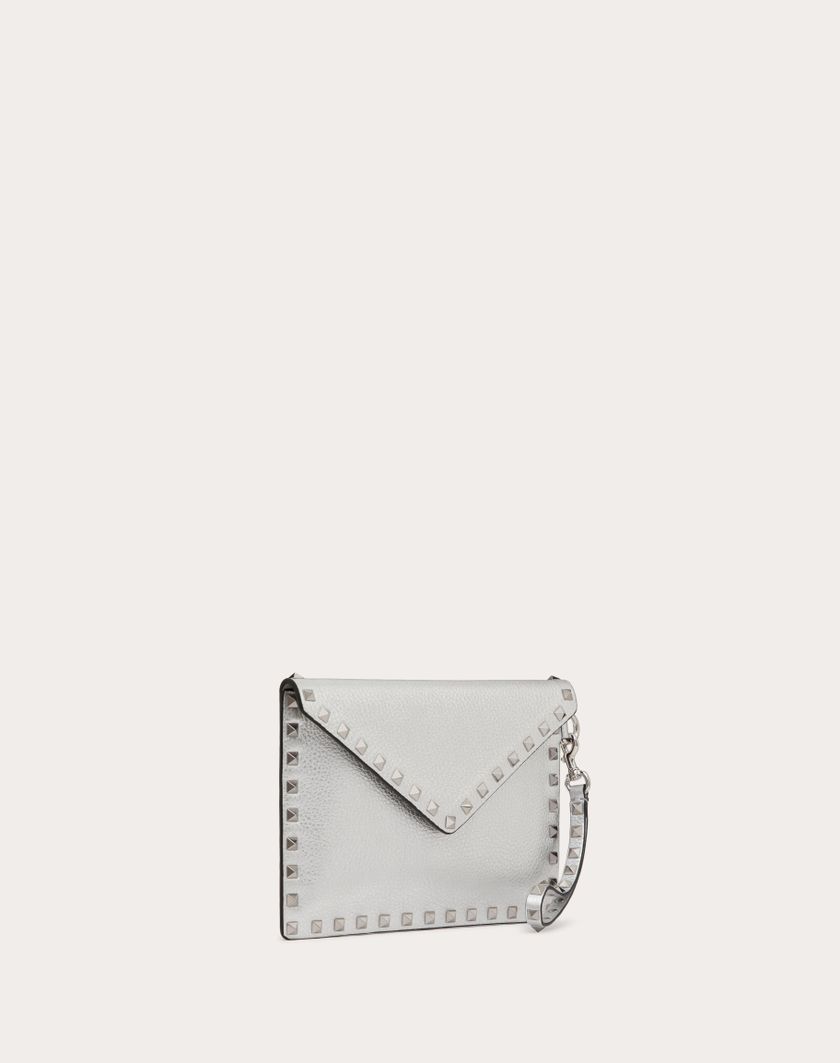 Valentino Handbags Pochette Rockstud In Vitello Granato Metallizzato per Donna in Argento | Valentino IT Soddisfazione Garantita