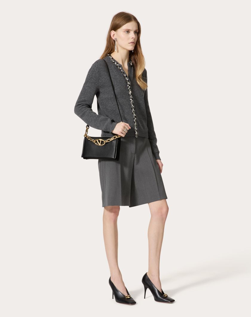 Valentino Handbags Clutch Vlogo Chain In Nappa Con Catena per Donna in Nero | Valentino IT Presa