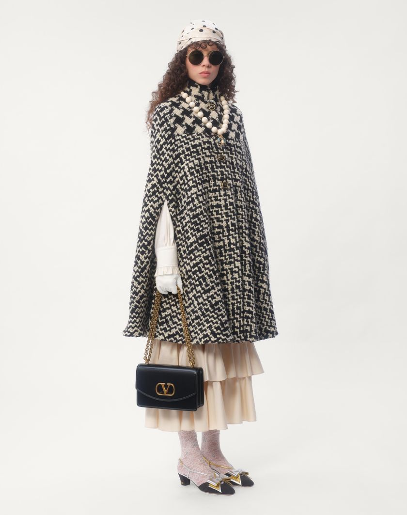 Valentino Handbags Cappa In Geometric Tweed per Donna in Avorio/nero | Valentino IT Acquista Ora