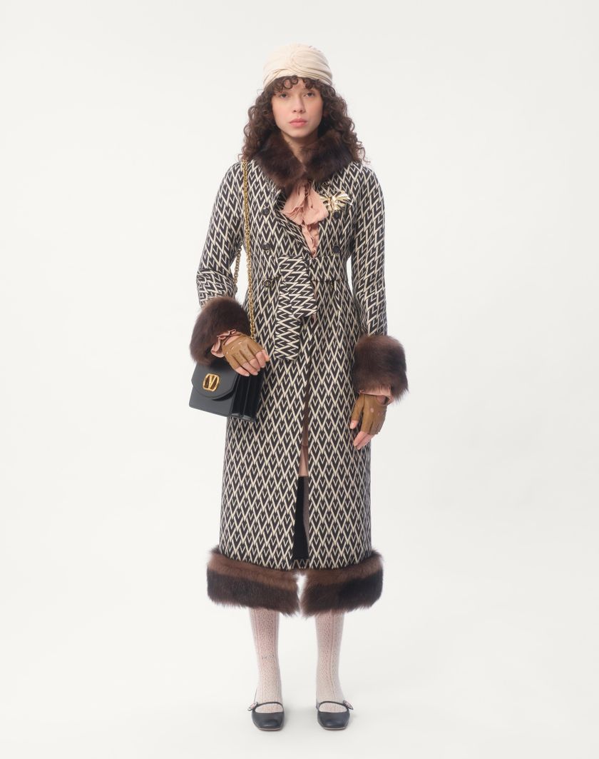 Valentino Handbags Cappotto In Jacquard Toute La V per Donna in Nero/avorio | Valentino IT Negozio