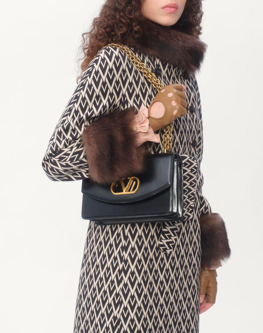 Valentino Handbags Cappotto In Jacquard Toute La V per Donna in Nero/avorio | Valentino IT Negozio