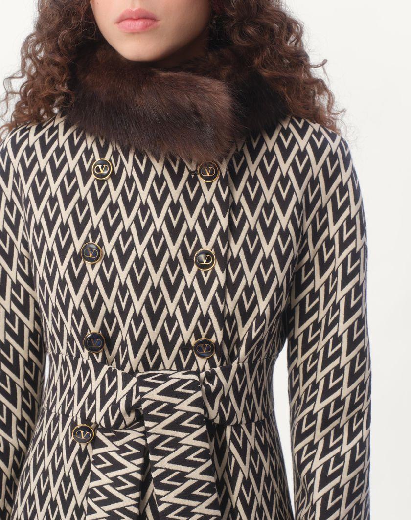 Valentino Handbags Cappotto In Jacquard Toute La V per Donna in Nero/avorio | Valentino IT Negozio