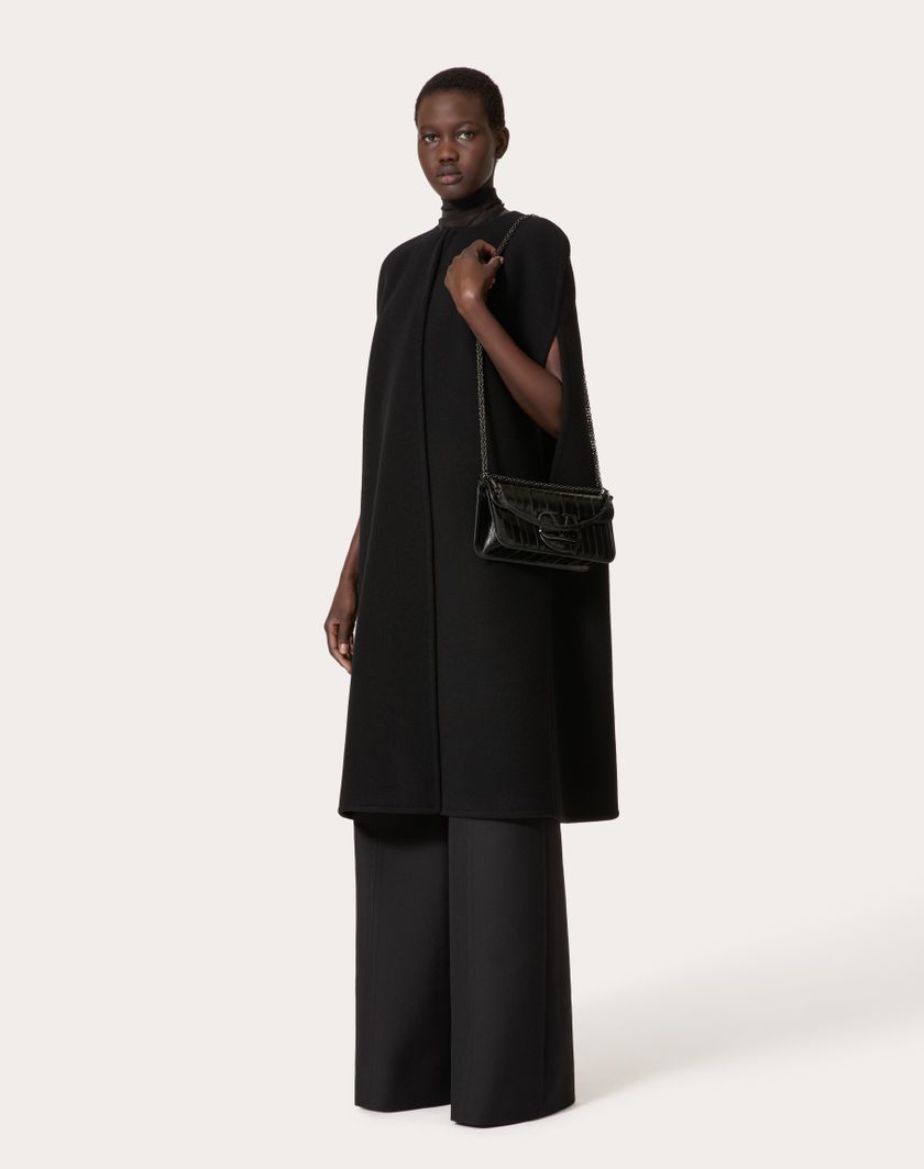 Valentino Handbags Cappa In Fluffy Cachemire Blend per Donna in Nero | Valentino IT 2025