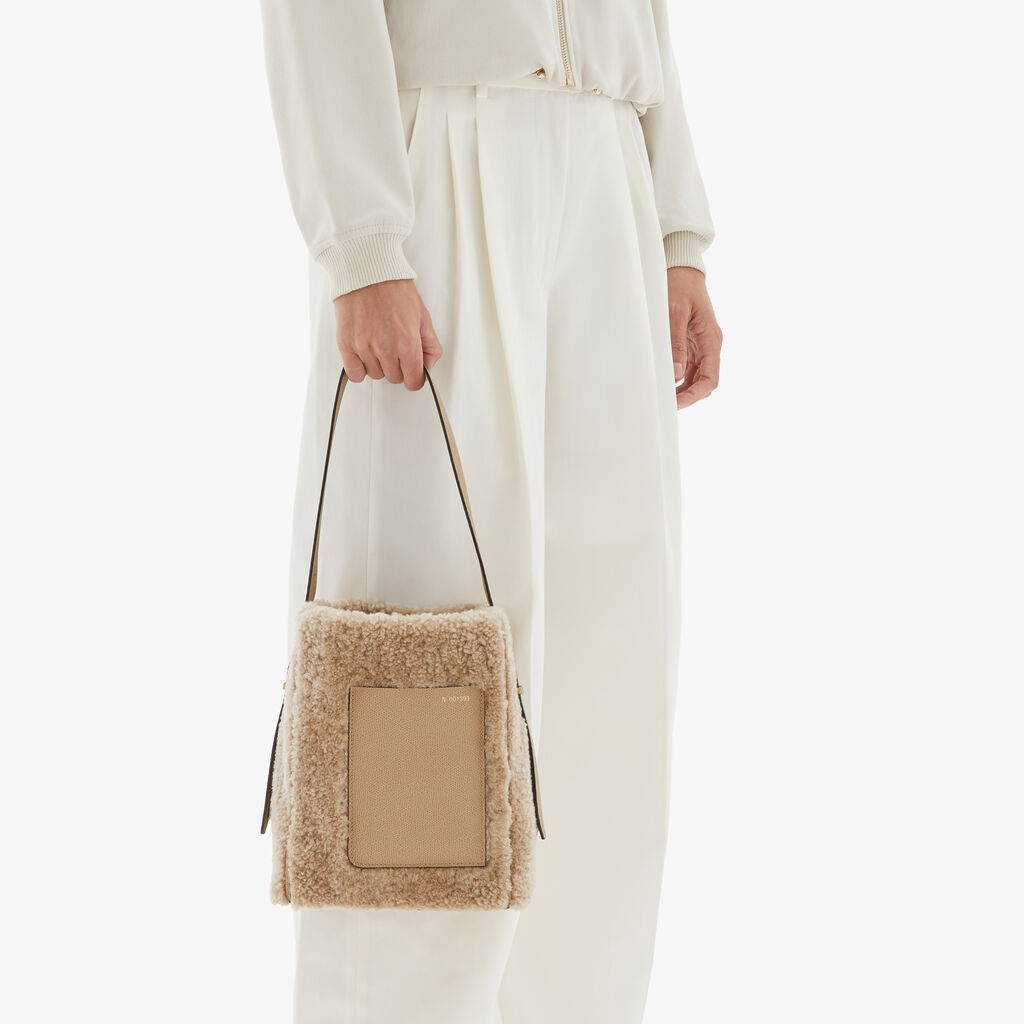 Valextra Borsa a secchiello da Donna Mini Shearling Beige | Valextra Soft Prezzo Ridotto