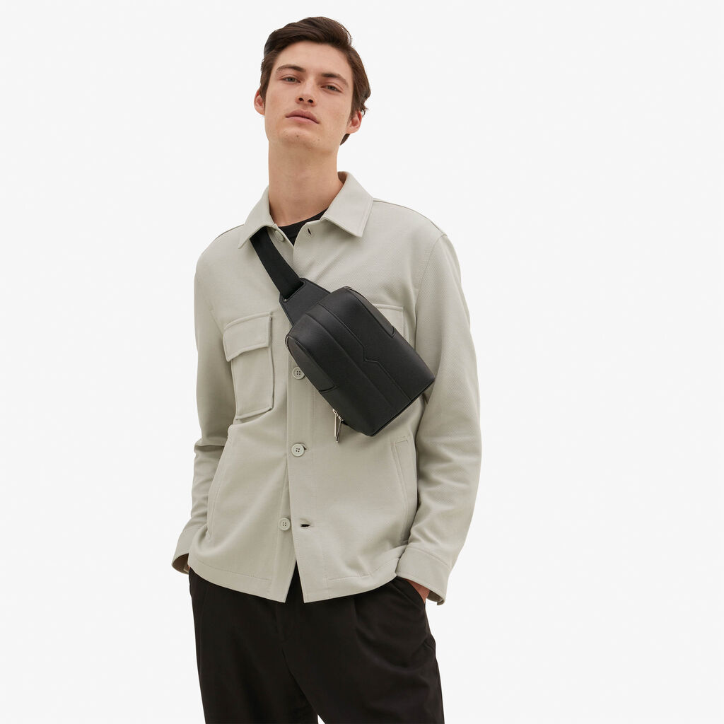 Valextra Zaino monospalla piccolo in Pelle Nera | Valextra V-Line In Saldo