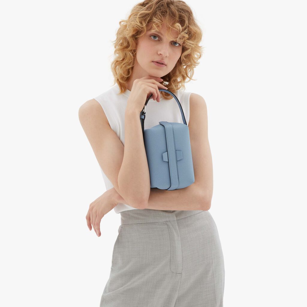 Valextra Borsetta in Pelle Azzurra con tracolla | Valextra Tric Trac Novità