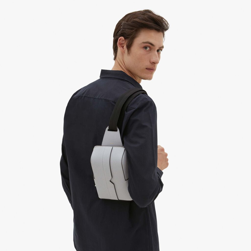 Valextra Zaino monospalla ergonomico in Pelle Grigia | Valextra V-Line Qualità
